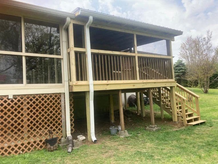 Transform Your Outdoor Space with a Screened Deck image