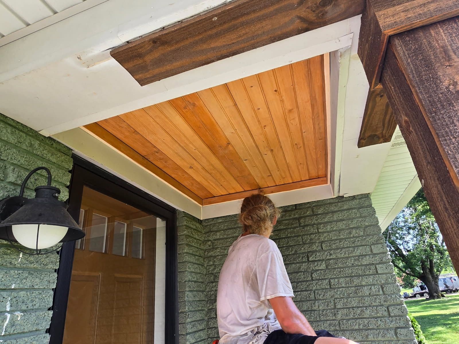 Gallery photos for Elegant Tongue and Groove Installation Enhances Entryway: Image #2